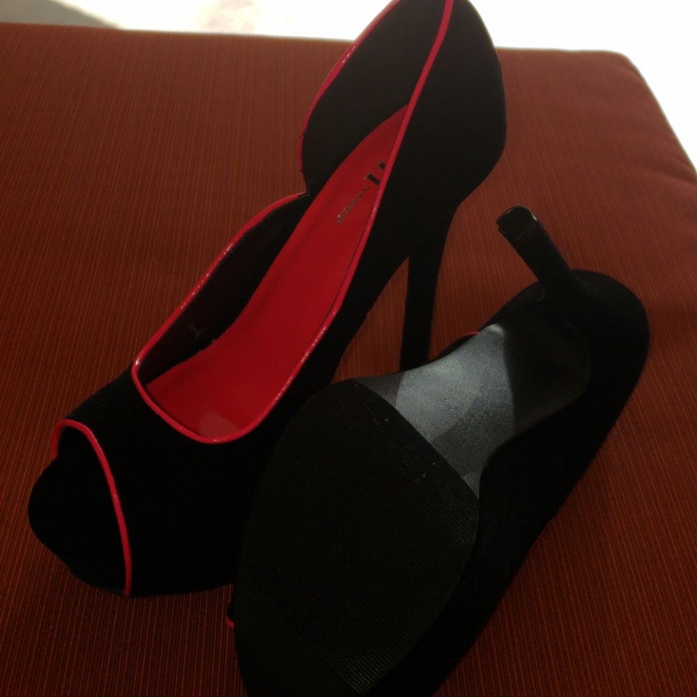 Shoes - Picture 5 of 7